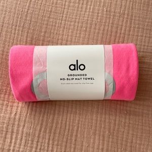 Alo no-slip mat towel (new!)